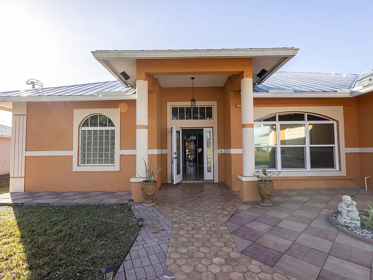 4074 SW Kallen St — Photo 3
