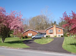 9825 Forest Ridge Rd, Shippensburg, PA 17257