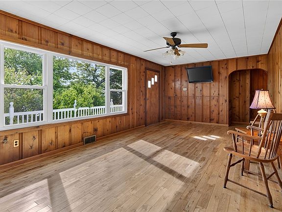 3rd image of 6238 Poplar Beach Spur