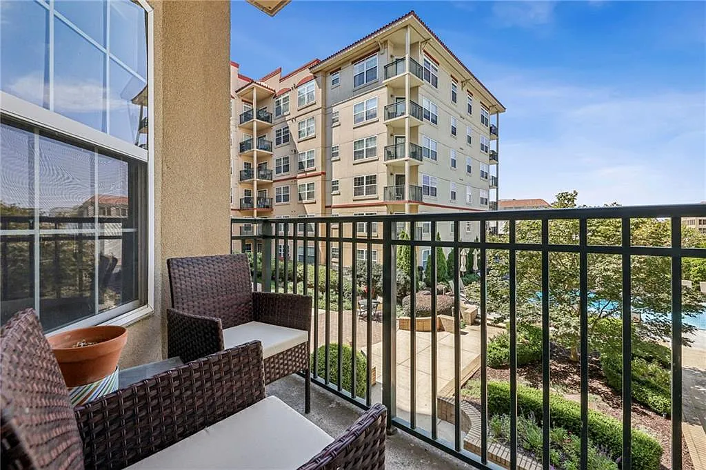 1 bed, 1.0 bath, 886 sqft, $2,000 — Photo 1