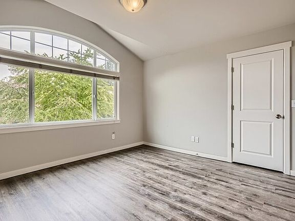 4th image of 922 149th St SE