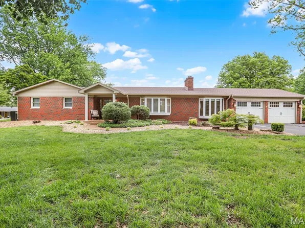 7461 Leslie Dr, Edwardsville, IL 62025