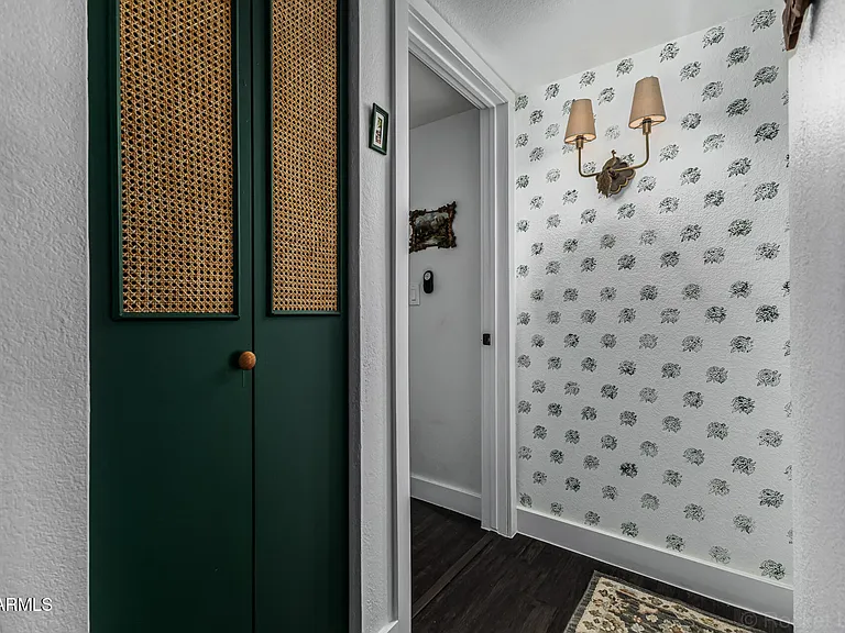 2200 N Los Altos Dr — Photo 15