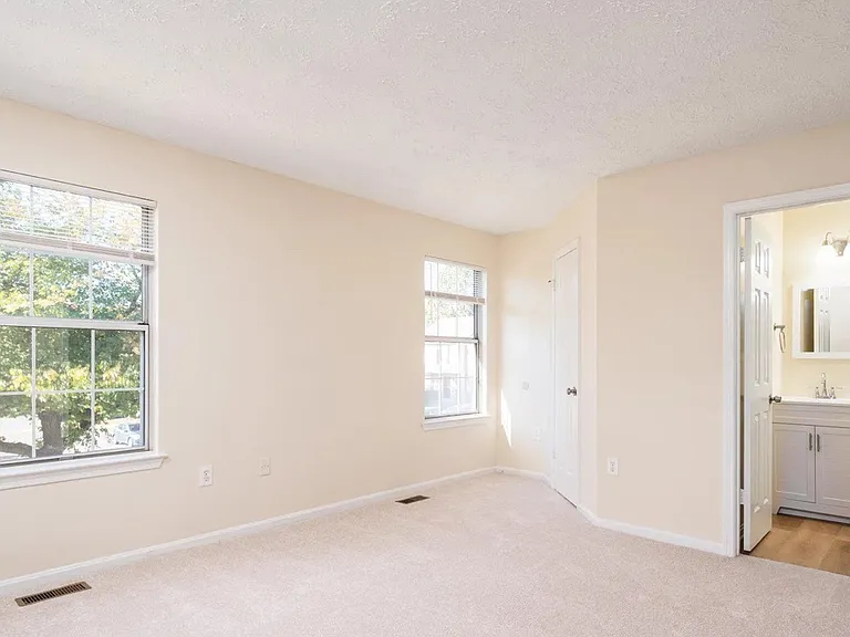 2431 W Rosecroft Village Cir — Photo 14