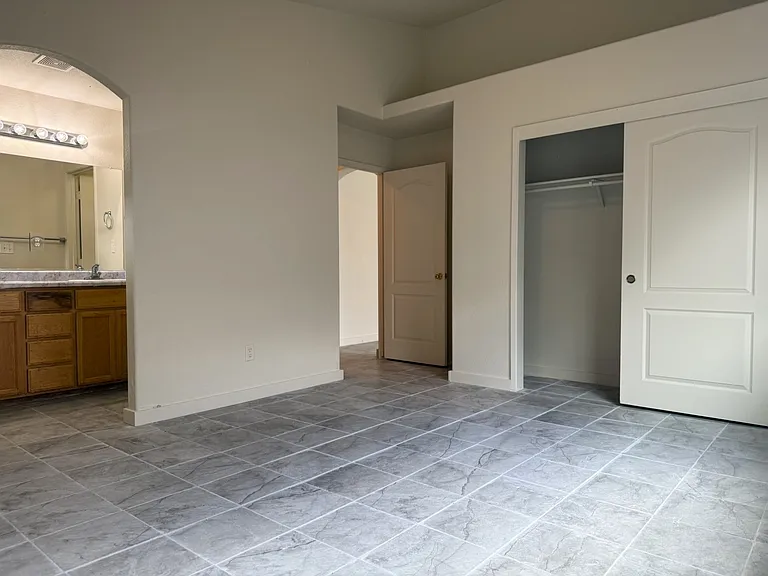 614 Barbara Ct — Photo 12