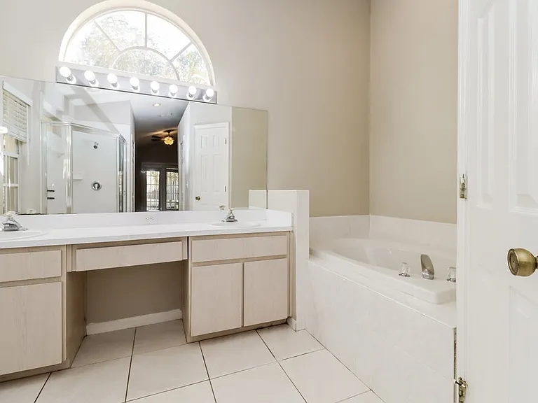 7249 Captiva Cir — Photo 11