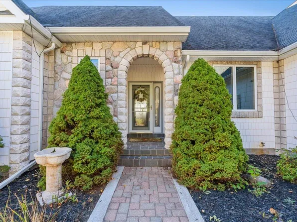 10234 Maple St, Presque Isle, MI 49777
