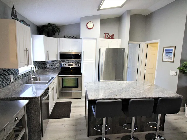 147 NW 10th Ave — Photo 14