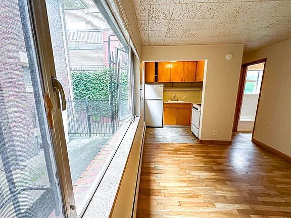 4th image of 4718 11th Ave NE APT 12