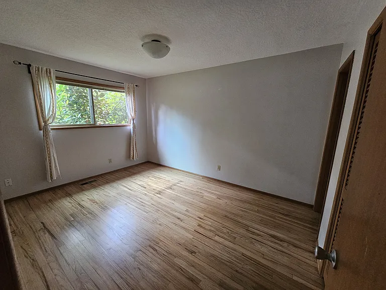 690 SW 130th Ave — Photo 22