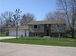 404 24th St SE, Willmar, MN 56201