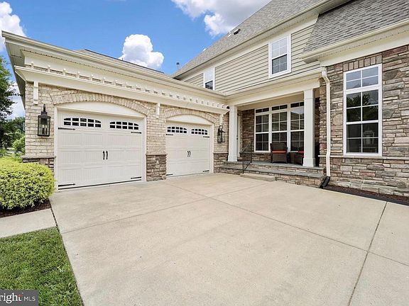 2nd image of 2700 Beech Orchard Ln