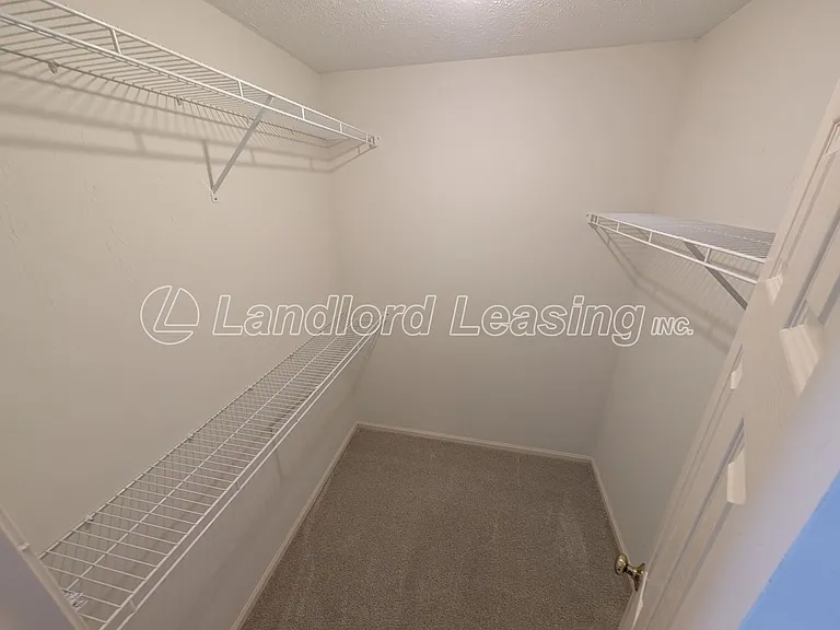 1417 Hollow Wood Ln — Photo 14