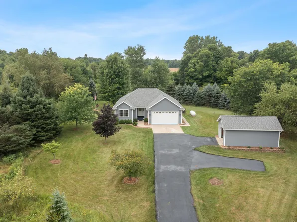 1746 Rowden Dr, Hastings, MI 49058
