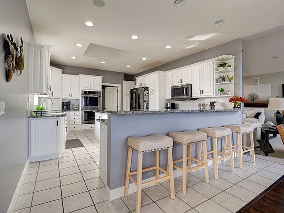 3rd image of 1117 Melody Hls