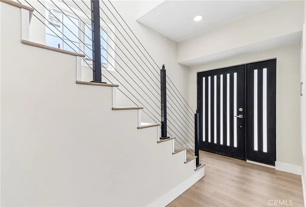 2 bed, 1046 sqft, $3,800 — Photo 3
