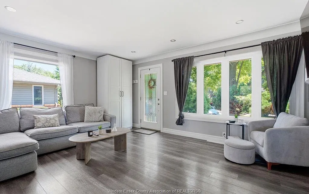 3 bed, $3,000 — Photo 4