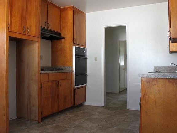 3rd image of 11932 Bryant St