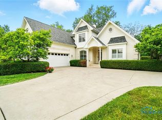 3236 Deep Water Ln, Maumee, OH 43537