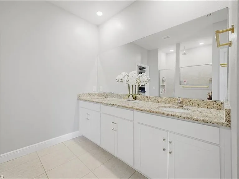1025 NW 7th Pl — Photo 19