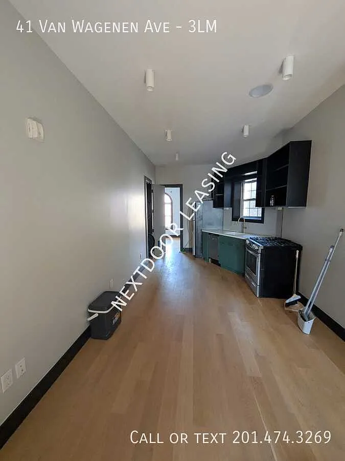 41 Van Wagenen Ave — Photo 1