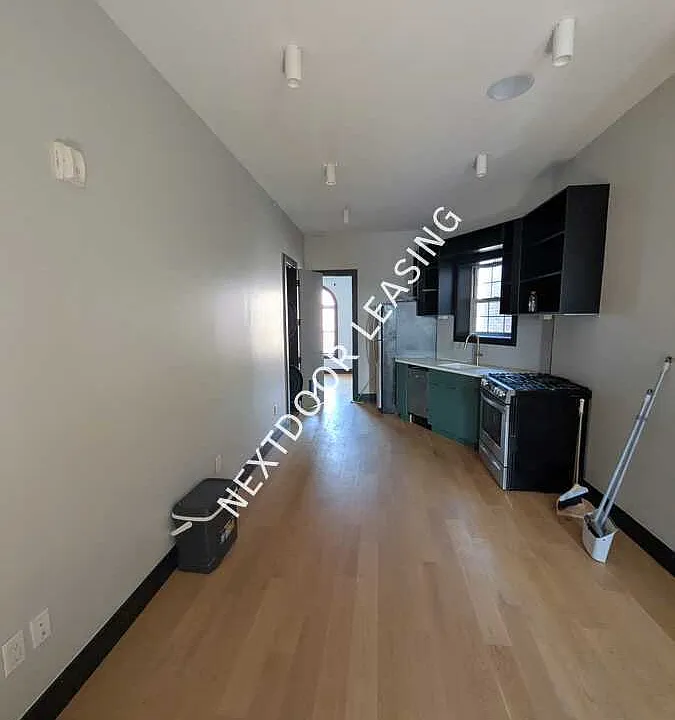 41 Van Wagenen Ave #3LM
