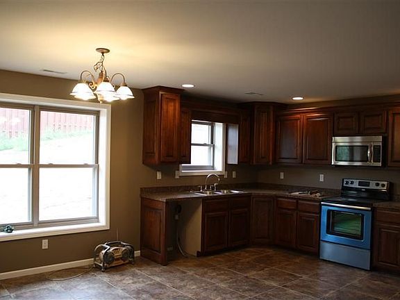 3rd image of 2413 Hartford Dr