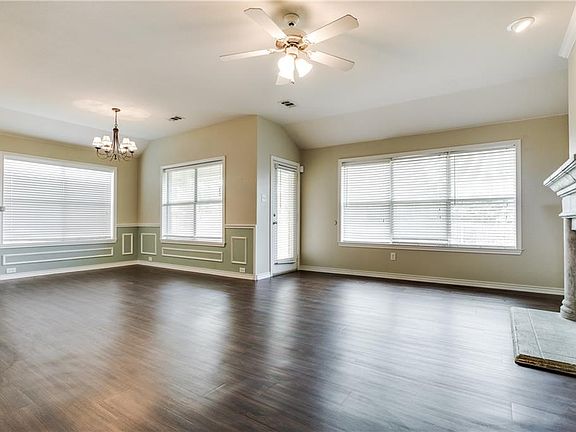 5th image of 1008 Karen St
