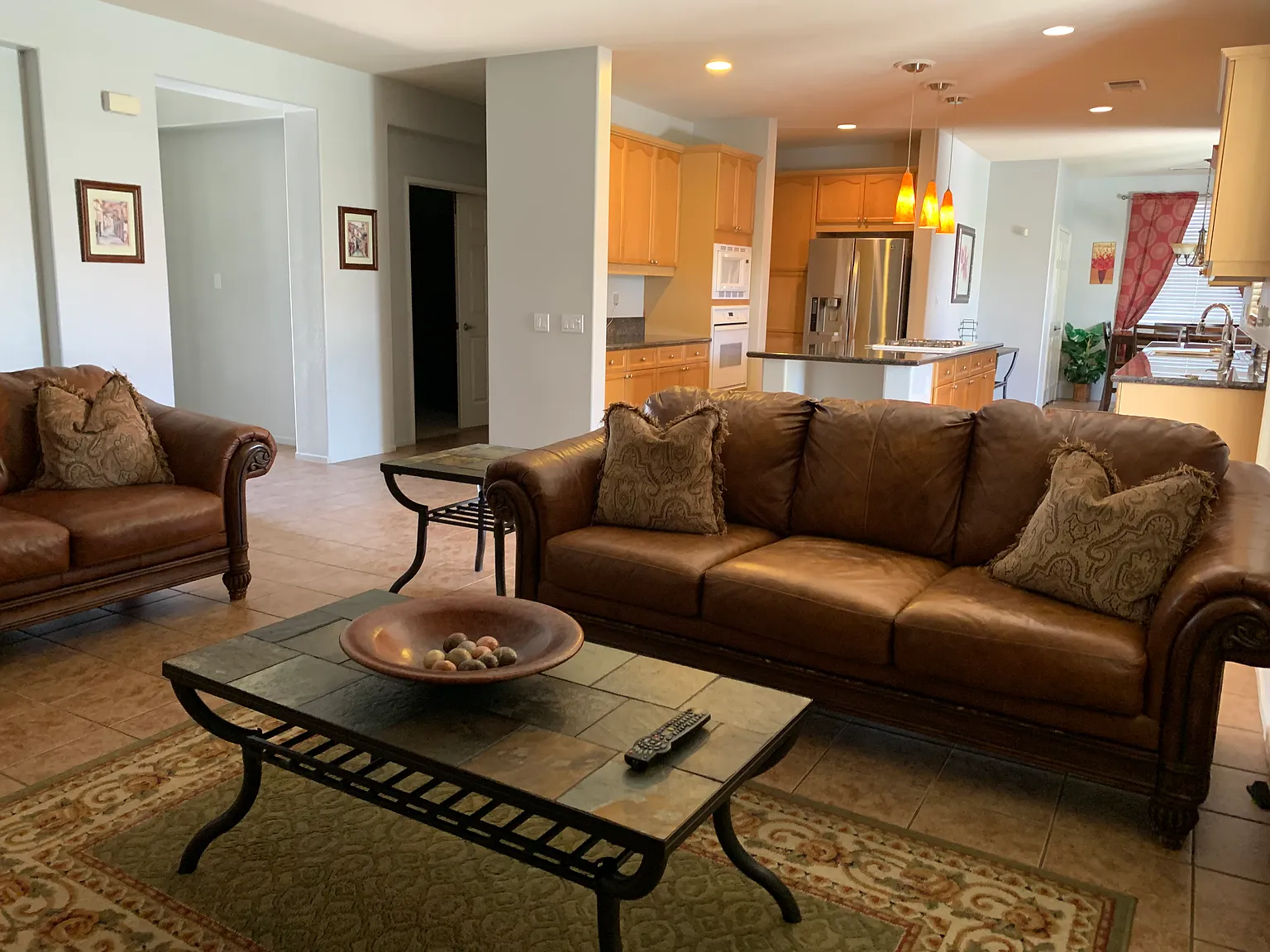 6 bed, 2901 sqft, $4,800 — Photo 3