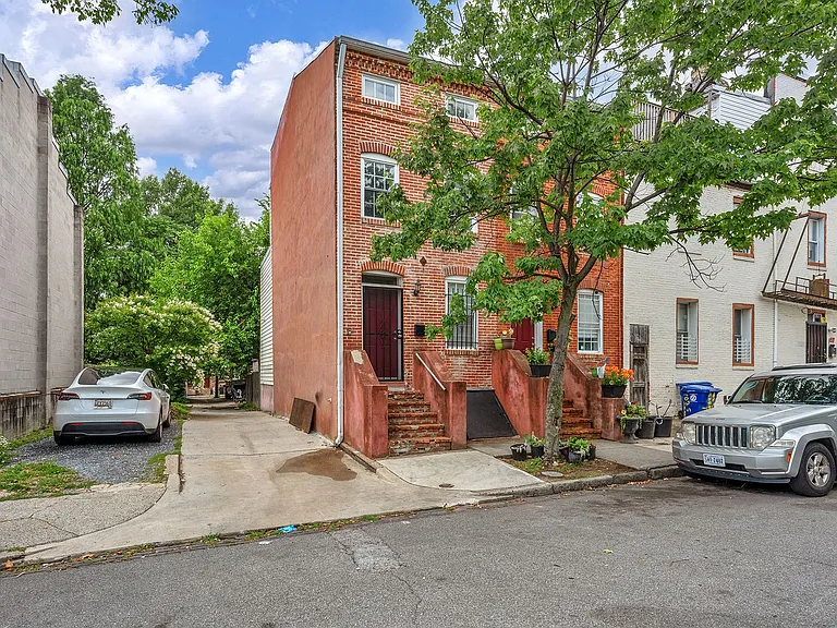 104 S Carrollton Ave — Photo 24