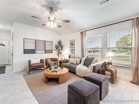 4th image of 27960 E 108th Pl S