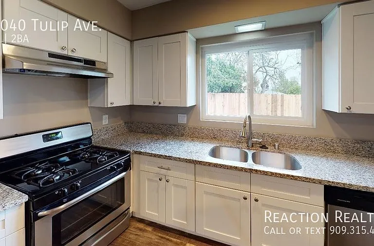 25040 Tulip Ave — Photo 3