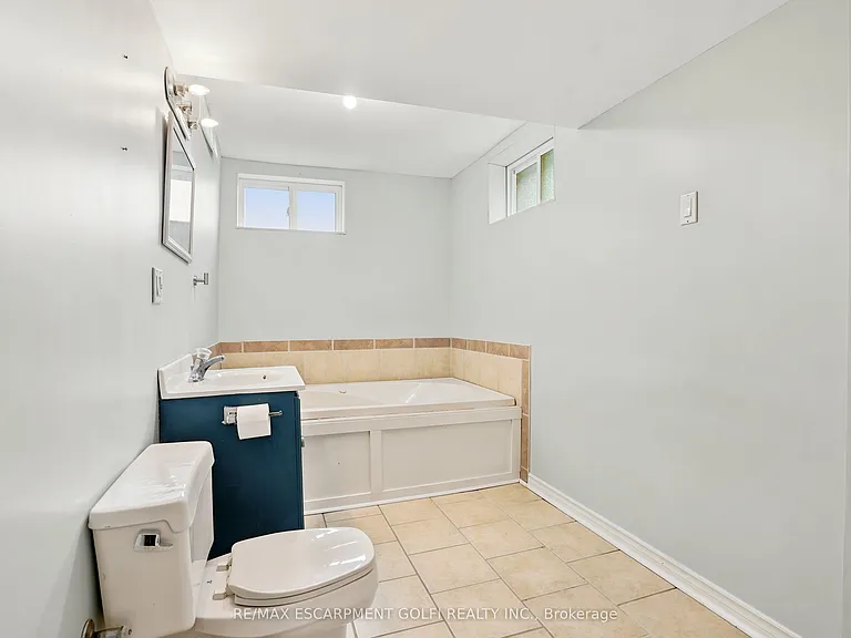 602 Geneva St — Photo 22
