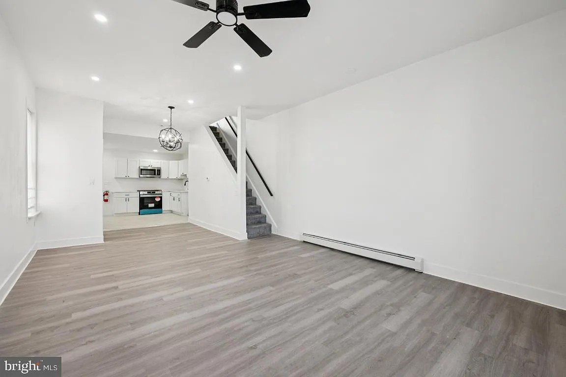3 bed, 1.5 bath, 1200 sqft, $2,200 — Photo 3
