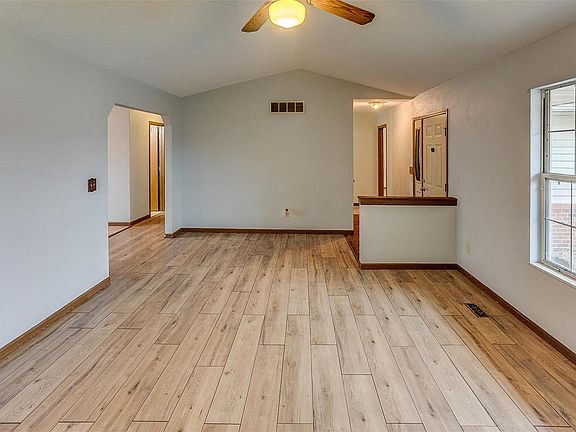5th image of 322 Ryan Dr