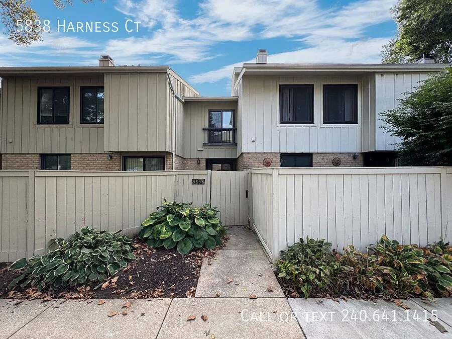 5838 Harness Ct