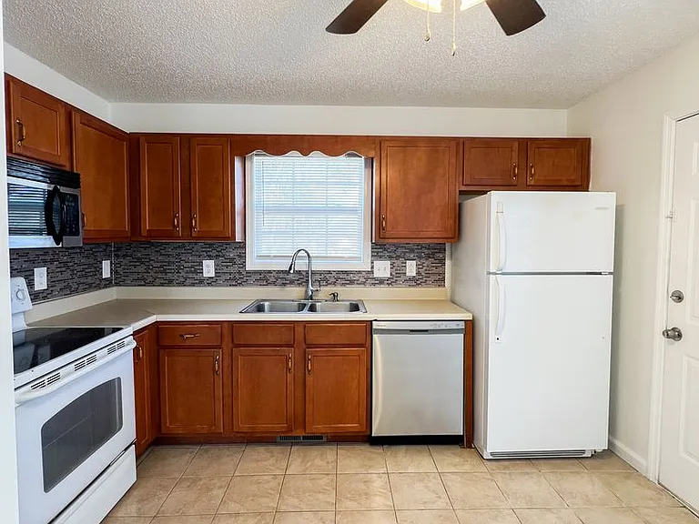 438 Cranklen Cir — Photo 8