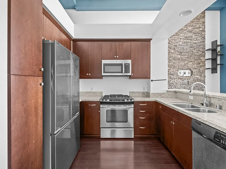 1901 S Victoria Ave #201 — Photo 4