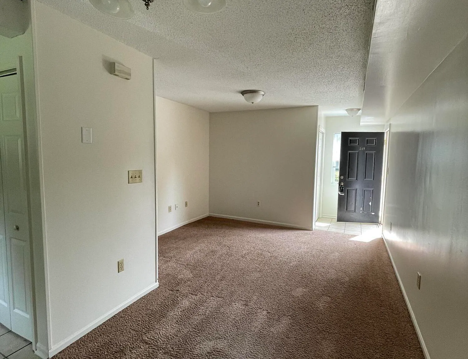1 bed, 1.0 bath, $825 — Photo 3