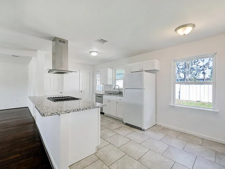 2534 Roy Cir — Photo 8