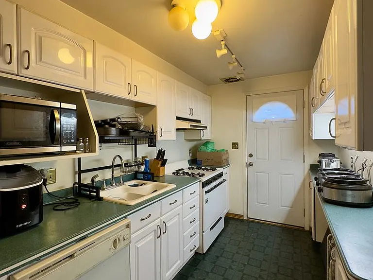 5731 Denwood Ave — Photo 4