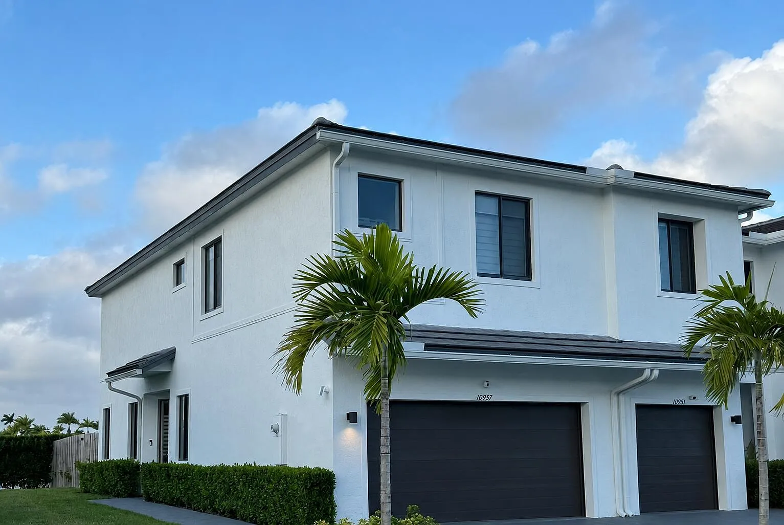 3 bed, 2.5 bath, 1705 sqft, $2,975 — Photo 1