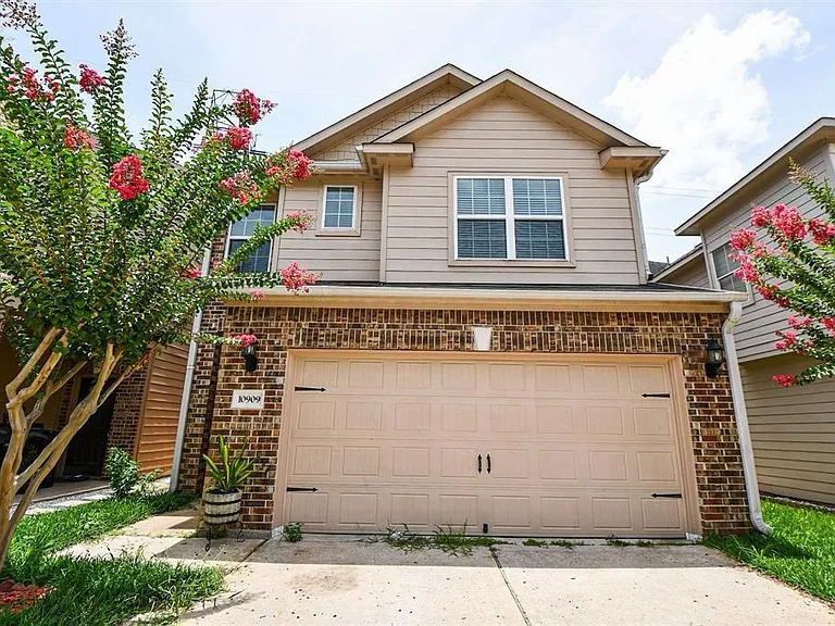 10909 Panther Ct SW — Photo 1