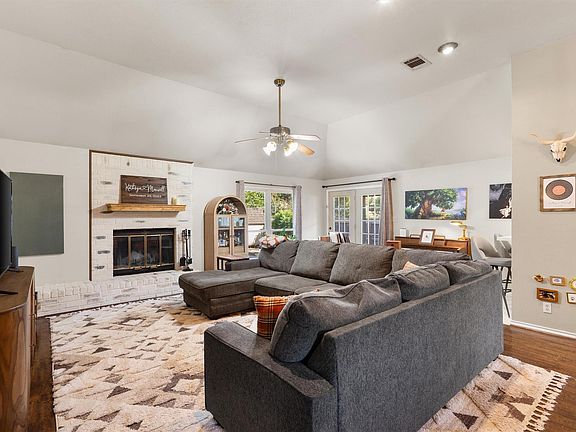 5th image of 308 Susana Dr