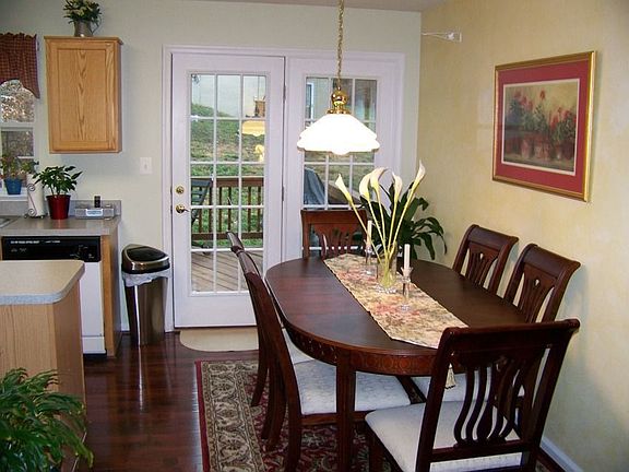 Dining Rm w/ Doors 2 Deck