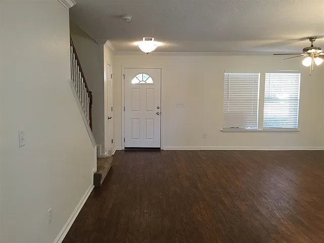 385 Bostwick Cir — Photo 24