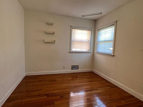 2nd image of 16225 76th Ave Floor 1