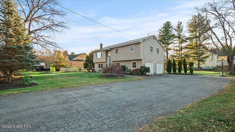3rd image of 972 Benedict Road