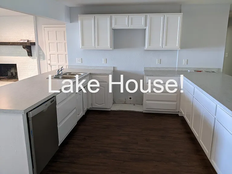 7464 Love Cir — Photo 37
