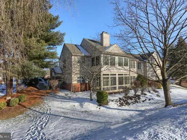 24 Glasgow Ct, Hershey, PA 17033